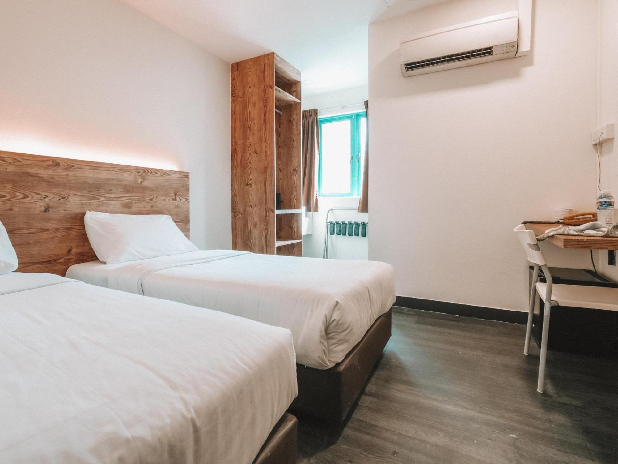 Hotel A Desker, From 10pm To 9am Singapore