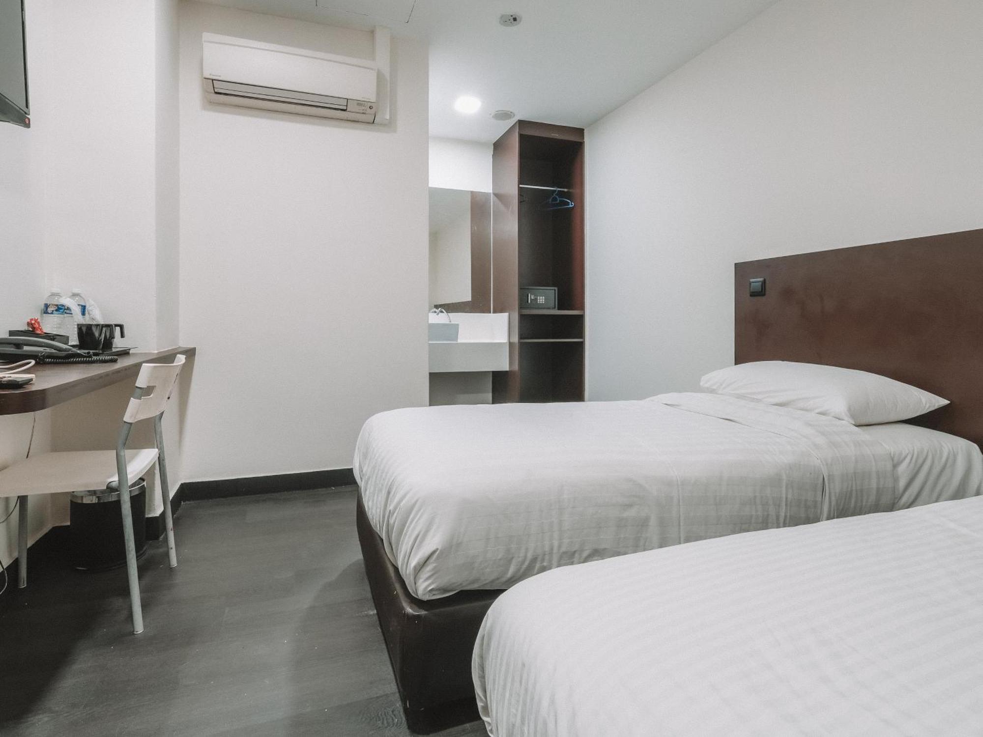 Khách sạn A Desker, From 10pm To 9am 3*
